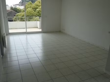 location appartement 3 pièces 66m2 aire-sur-l'adour 40800 - - surface privée