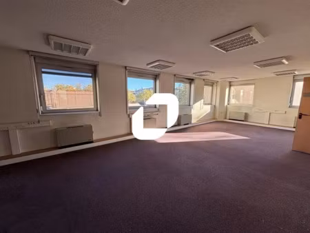 a louer  bureaux à deux pas du métro sans soucis