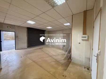 local d'activité 85 m² avec bureau et porte sectionnelle –