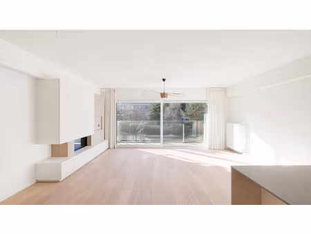 appartement te koop in knokke-heist met 2 slaapkamers