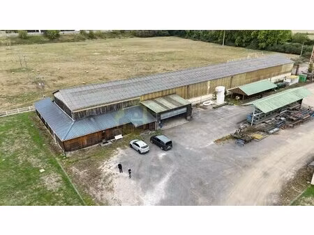 local industriel avec grand potentiel logistique et stockage