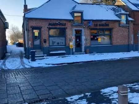 immeuble avec rez commercial  très bonne situation ( place d