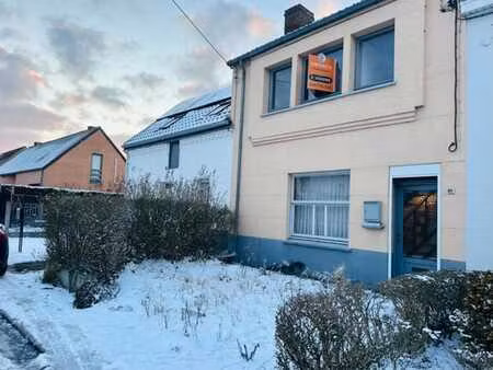 maison 2 chambres avec jardin bien située!