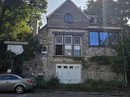 belle villa atypique  situee dans un quartier prise