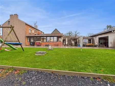 maison d'habitation avec extension et atelier