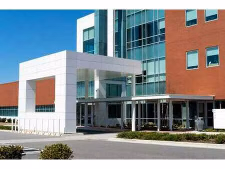 grand immeuble mixte (rez commerciaux + logements)