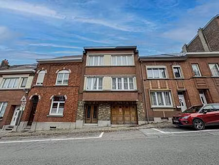 maison comprenant 2 appartements + garage & jardin