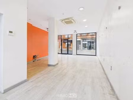 immo mdi - rez commercial de 70m2 dans le centre de braine