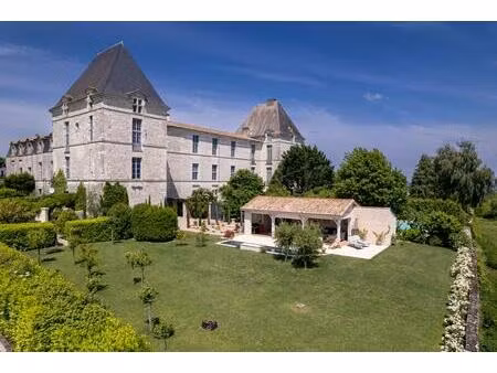 résidence de luxe au sein d’un château historique