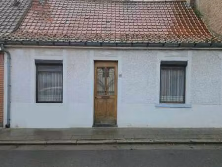 maison à rénover entièrement avec jardin – beau potentiel !