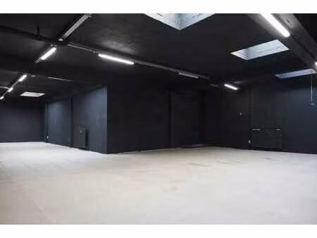 bureau au rez-de-chaussée de 500 m² près d'eilandje