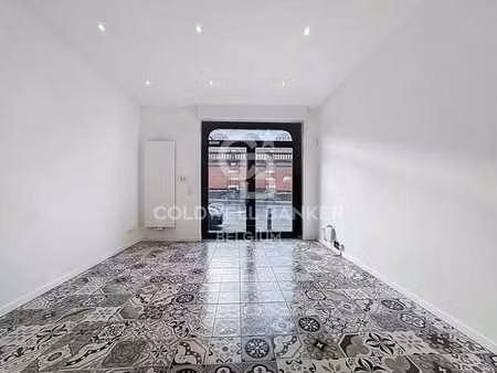 rez commercial ou bureau de +-40m² / proche de la gare d'ett