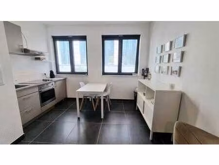 tres beau bureau à 200 m de tour&taxis