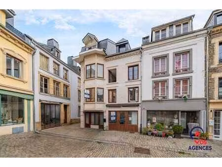 sous option !!! immeuble mixte à rénover