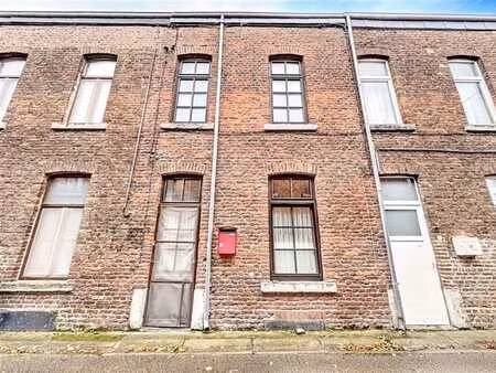 bonne maison en bon état d'entretien