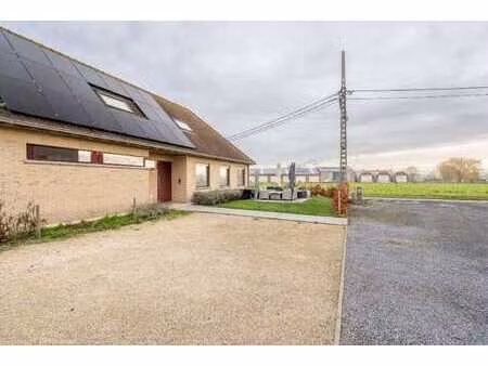 ruime villa op een landelijke perceel met een oppervlakte...