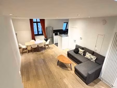 av louise ; lumineux duplex meublé rénové  2 chambres.
