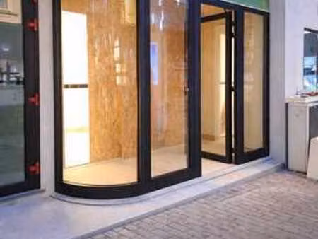 commerce à louer - vanderkindere/churchill