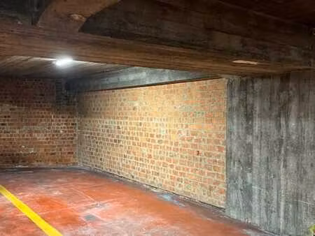 emplacement de parking couvert