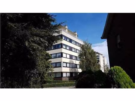 ruim 2-slaapkamerappartement + autostandplaats te huur in...