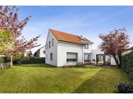 charmante maison près du centre de knokke