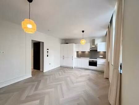 proximité parlement européen - magnifique petit apparteme...