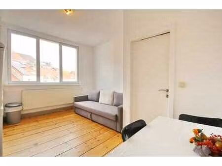 place flagey - jolie chambre d'étudiant très lumineuse