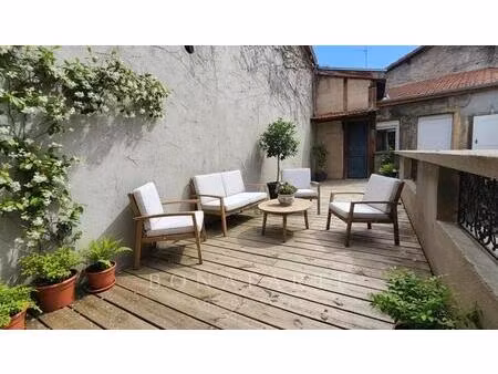 spacieux t3 bis rénové avec terrasse et cave