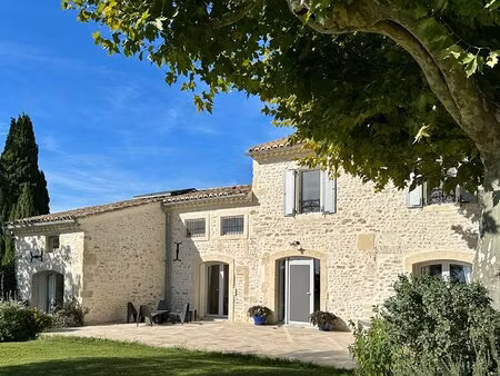 a vendre  enclave des papes  mas rénové dans un esprit contemporain au confort absolu