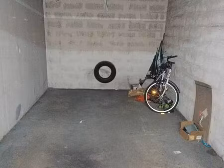 parking/box 14 m² nice