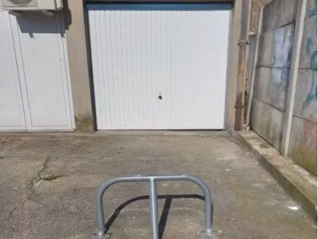 vends box avec sa place de parking