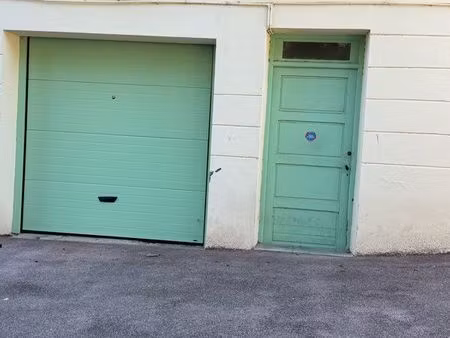 grand garage avec électricité