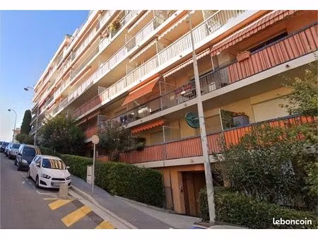 parking/box 12 m² nice