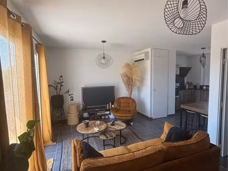 t2 meublé avec grande terrasse plein sud et parking – saint-quentin-la-poterie