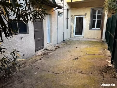 logement de plain pied avec cour privative