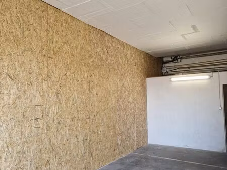 box  entrepôt  centre ville  accès poids lourd