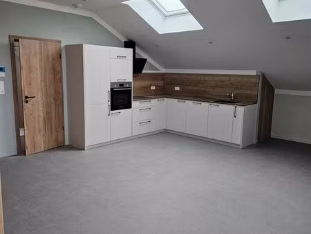 appartement (côté rue) mansardé rénové à thierville-sur-meuse en face de la maison de sant