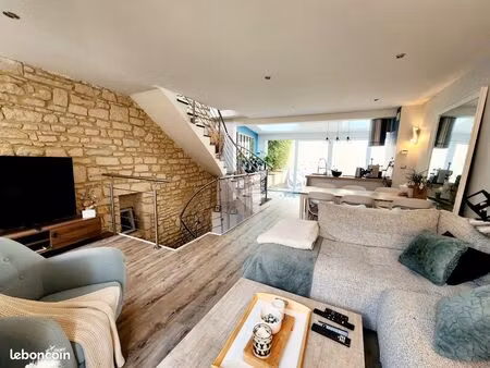 maison de charme rénovée – 85 m² – terrasse 30 m² – 3 niveaux