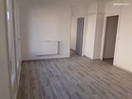 f2  45 m2 + terrasse 30 m2  en rez de chaussée  hyper centre guéret