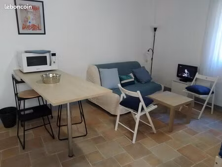 charmant studio tout équipé ecusson