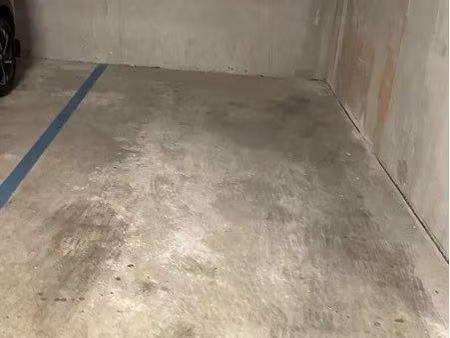 place de parking sécurisée