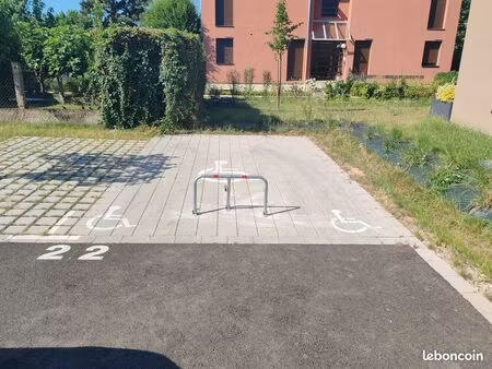 parking extérieur 17m2