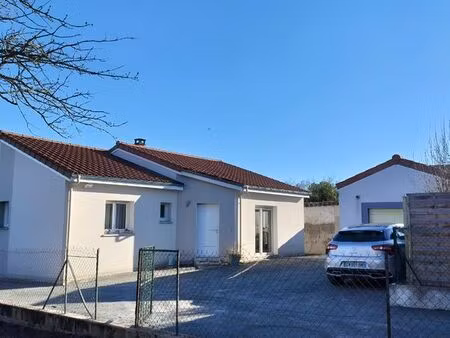 maison récente 95 m2 + studio meublé de 25 m2. proche centre ville de montbrison