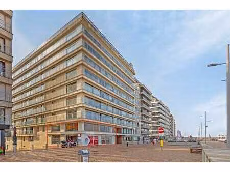 commerce avec habitation à vendre sur la zeedijk de wenduine