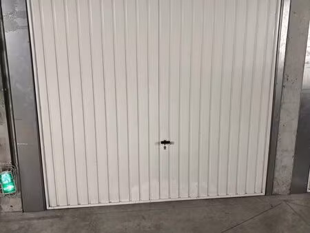 garage/box fermé 13m2 lyon