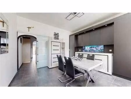 magnifique maison rénovée deux chambres et beau jardin. elec