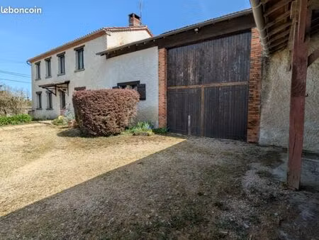 ? maison rénovée avec grange et grand terrain – calme – proche vichy