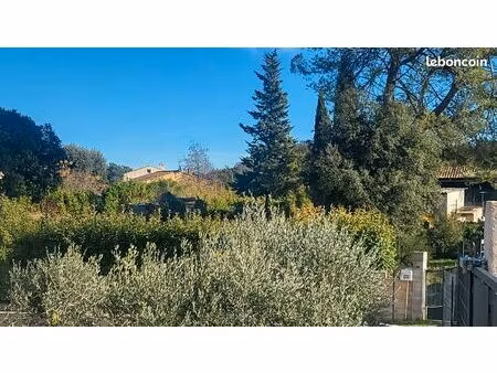 terrain 1 200 m² flassans sur issole