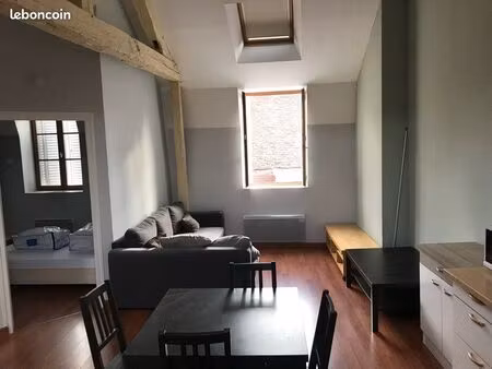 t2 meublé 42 m² – quartier palais de justice – auxerre – charme de l’ancien