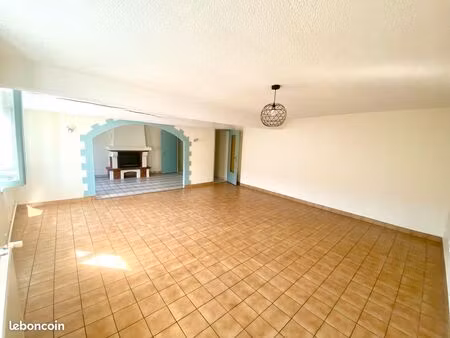 grand f4 en duplex au centre de void